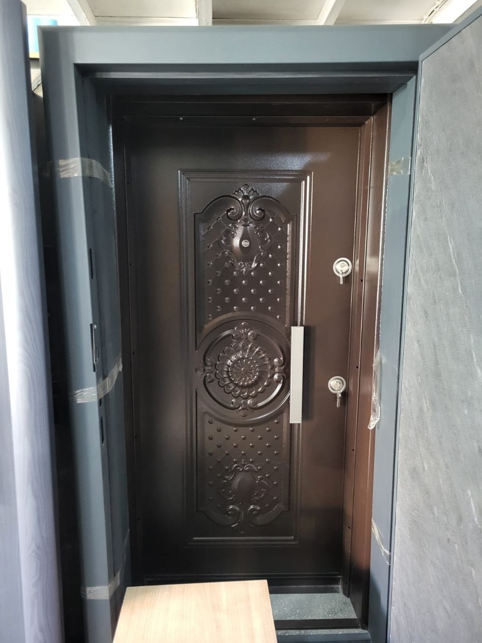Çelik Kapı